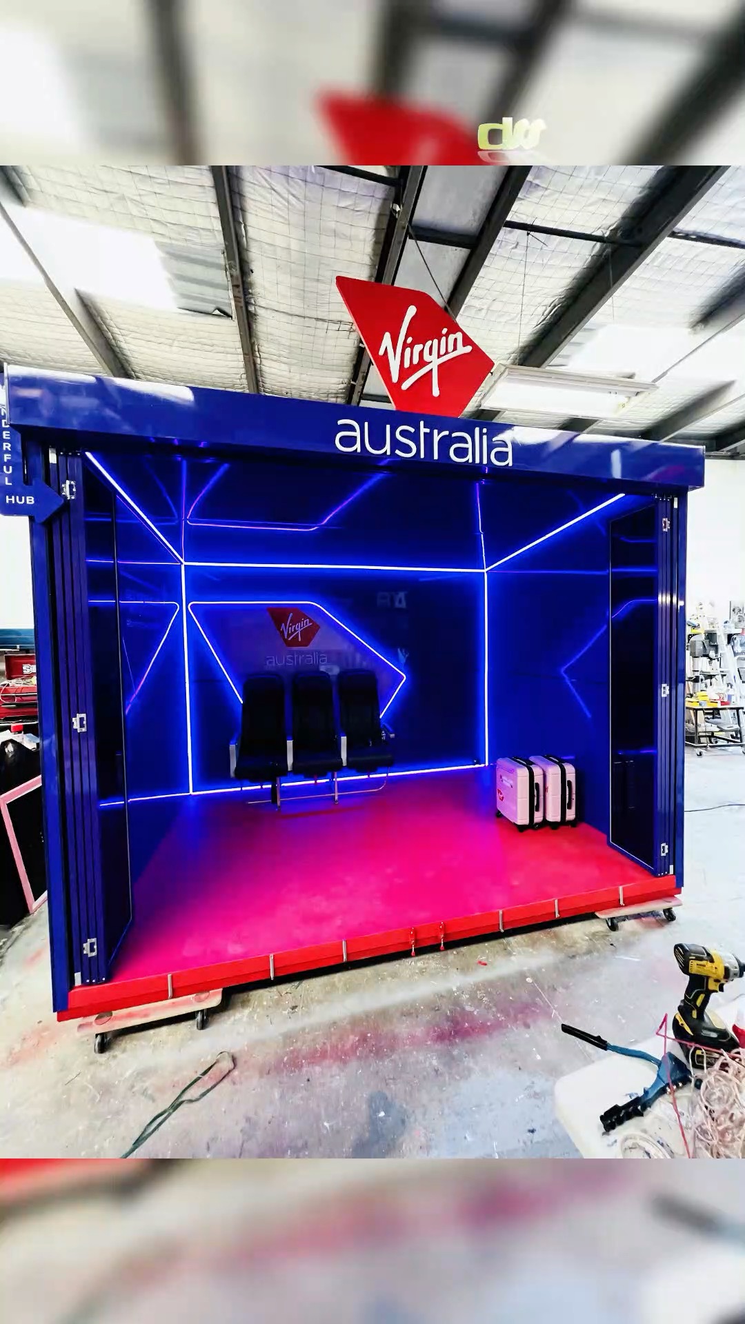 VA neon container